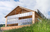 Mehrfamilienhaus mit SST Fassadenkollektor für Solarthermie, Referenzprojekt eines HSH-Installatörs