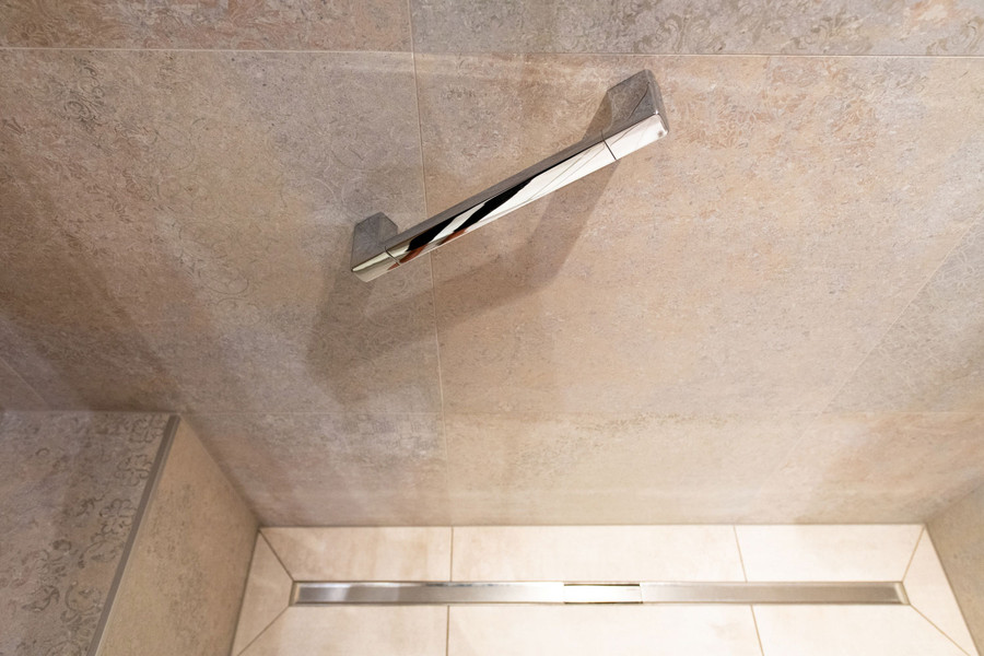 Der Haltegriff in der bodengleichen Dusche