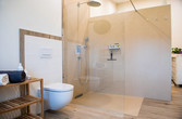 Bad mit bodenebener XL-Dusche
