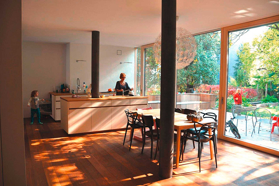 Wohnraum mit großer Glasfront