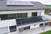 Vordach mit Photovoltaikanlage