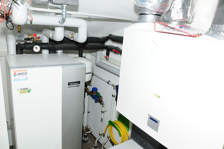 Wärmepumpe und Komfortlüftungsanlage im Keller