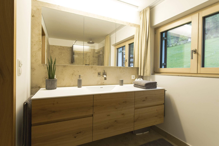 Waschtisch aus Holz