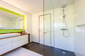 Bad mit bodenebener XL-Dusche