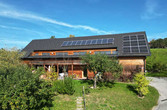 Ein Einfamilienhaus mit Photovoltaik
