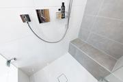 Bad mit Sitzbank in Dusche – Lux GmbH Zwettl