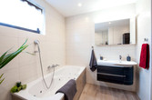 Bad mit Badewanne