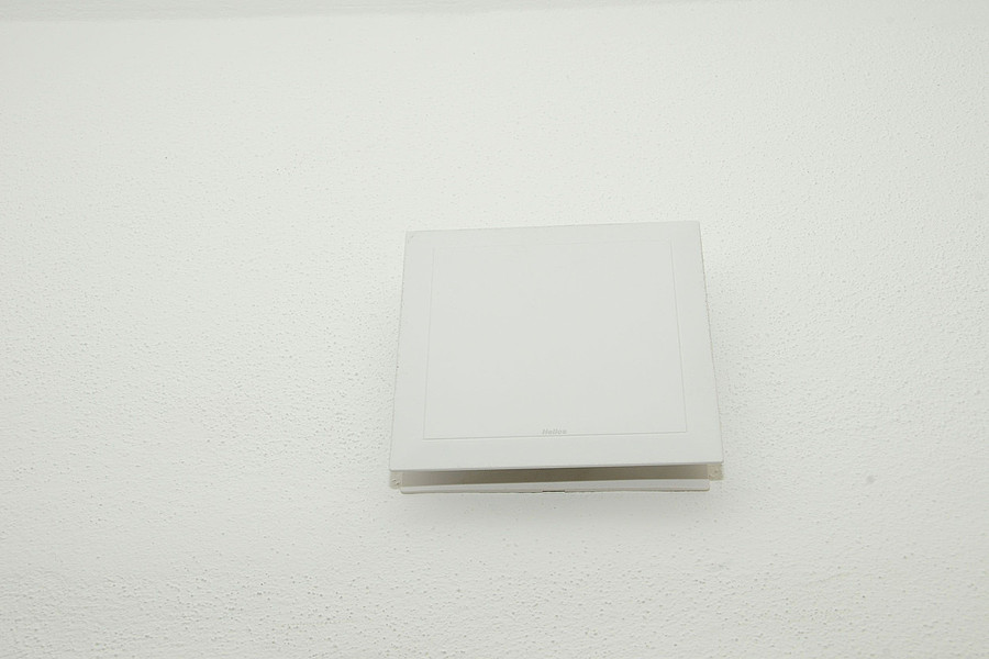 Abluftventile und Zuluftventile in der Wand