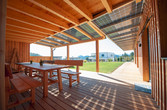 Terrasse mit Vordach aus Photovoltaik