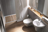 Bad mit Dusche, Bidet und Waschtisch