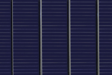Solaranlagen nutzen Sonnenenergie für die Warmwasser-Aufbereitung und zum Heizen
