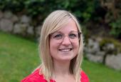 Portrait, Melanie Maurer, im Büro bei Hahn GmbH in Langschlag