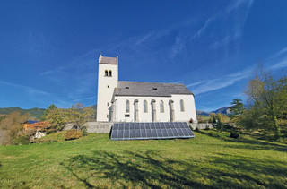  Die Pfarre St. Georg im Pinzgau wird mit Hackgut und Sonne beheizt