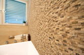 Badezimmer mit Naturstein