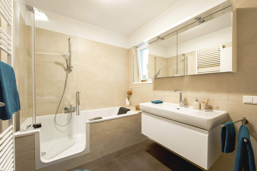 Barrierefreie Badewanne im Bad