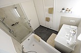 Kleines Bad mit Dusche