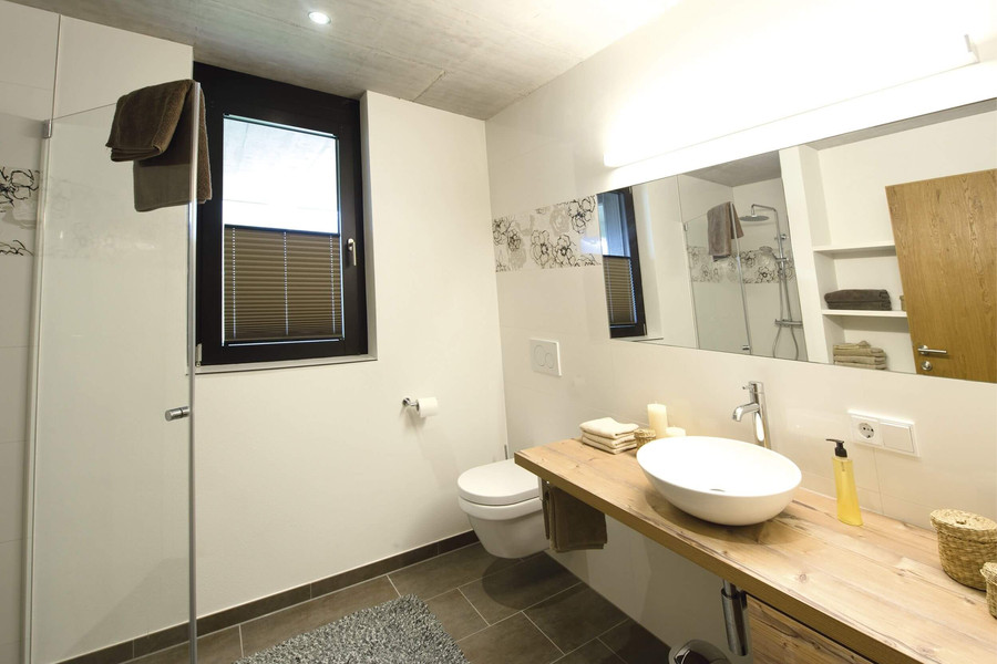 Badezimmer mit Fenster