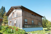 Einfamilienhaus mit SST Fassadenkollektor für Solarthermie, Referenzprojekt eines HSH-Installatörs