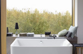 Maskulines Bad mit rechteckiger Badewanne