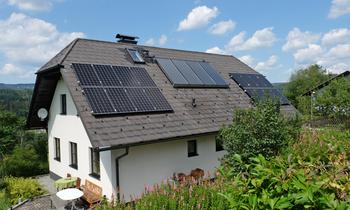 Wärme und Strom aus Sonnenlicht