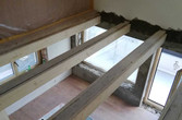Baustellenbild: Blick durch die Zwischendecke
