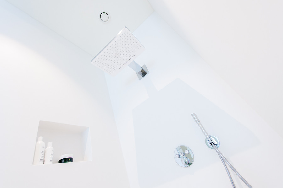 Komplett aus Corian gefräßte Duschkabine 