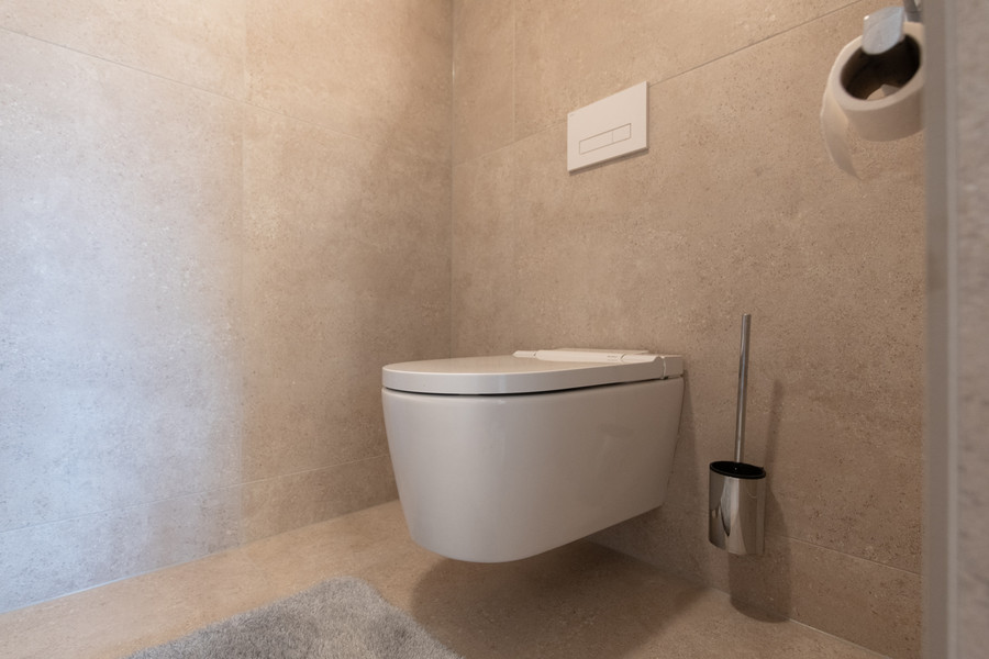 wandhängendes Dusch-WC 