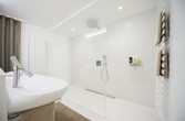 Bad mit Badewanne