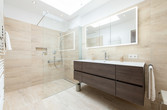 Bad mit bodenebener XL-Dusche