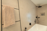 Fugenloses Bad mit Badewanne