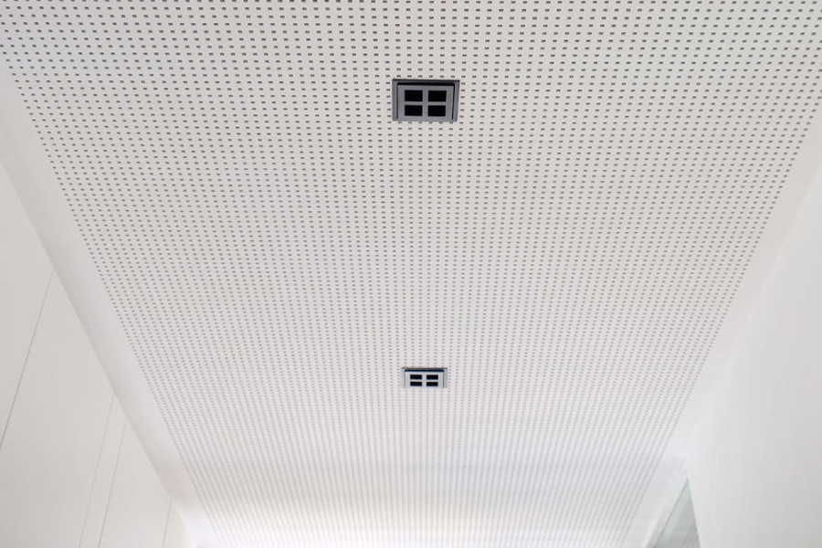 Akustikdecke mit Kühlung