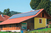 Bauernhof mit Photovoltaikanlage