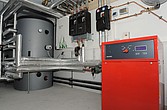 Wärmepumpe und Pufferspeicher im Keller
