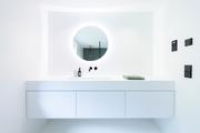 weißes Corianbad mit schwarzen Armaturen, Fink Martin Installationstechnik GmbH, Bezau