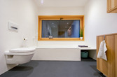 Bad mit Badewanne und WC