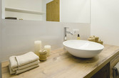 rundes Waschbecken mit Armatur 