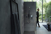 Maskulines Bad mit Dusche