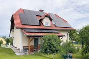 Einfamilienhaus im Grünen mit Photovoltaik am Dach 